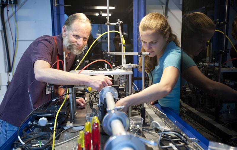 SSRL scientists at Beam Line 6-2