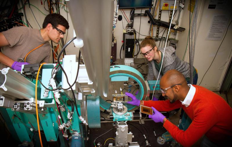 Stanford graduate students Robert Kasse, Natalie Geise and Tim Abate install an X-ray cell for battery research