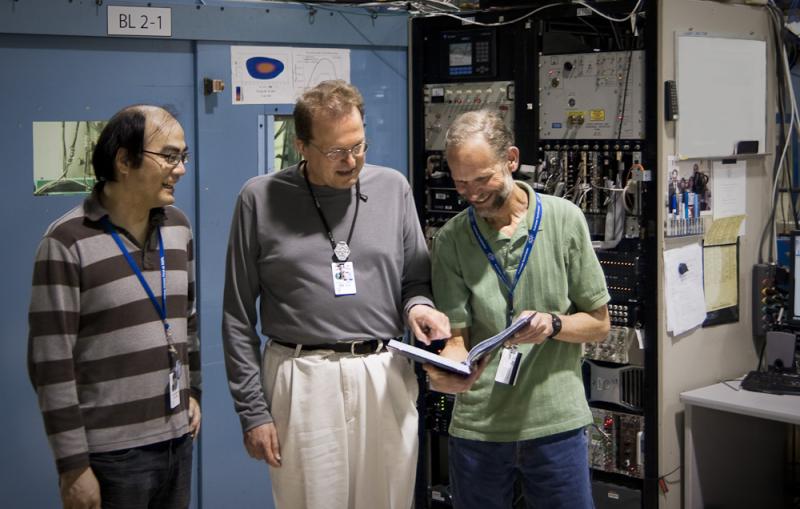 Researchers including Hirohito Ogasawara (left), Anders Nilsson (center), and Mike Toney