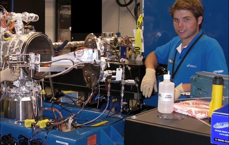 Sebastian Schorb working on his cluster source in the AMO hutch