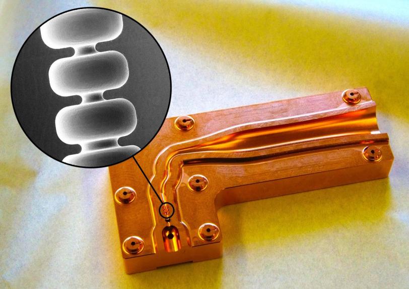 Terahertz accelerator structure