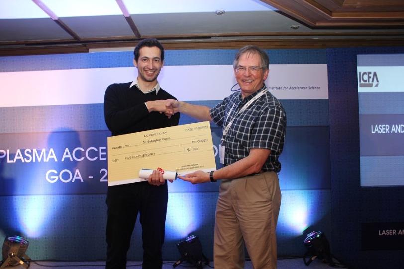 Photo – Sébastien Corde, an accelerator physicist at SLAC, accepts the John Dawson Thesis Prize from plasma physicist Robert Bingham. (Scott Green)