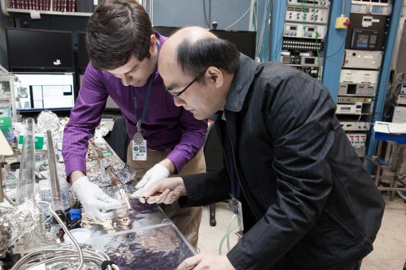 Photo – SLAC researchers Hernan Sanchez Casalongue (left) and Hirohito Ogasawara