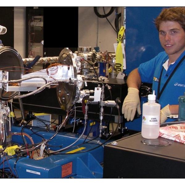 Sebastian Schorb working on his cluster source in the AMO hutch